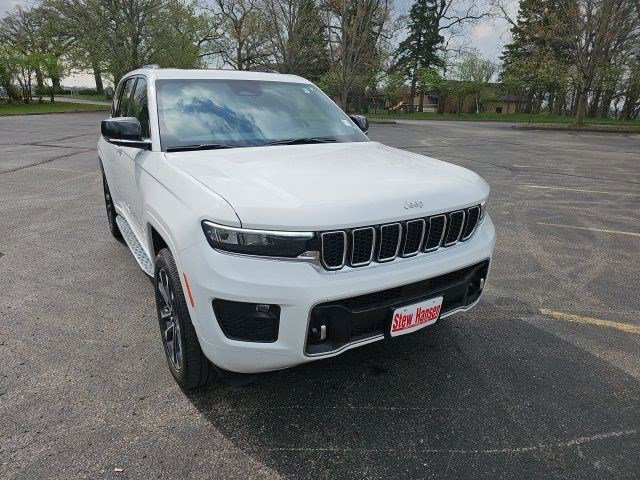 Used 2024 Jeep Grand Cherokee Overland w/ Luxury Tech Group IV AWD/4WD image 8