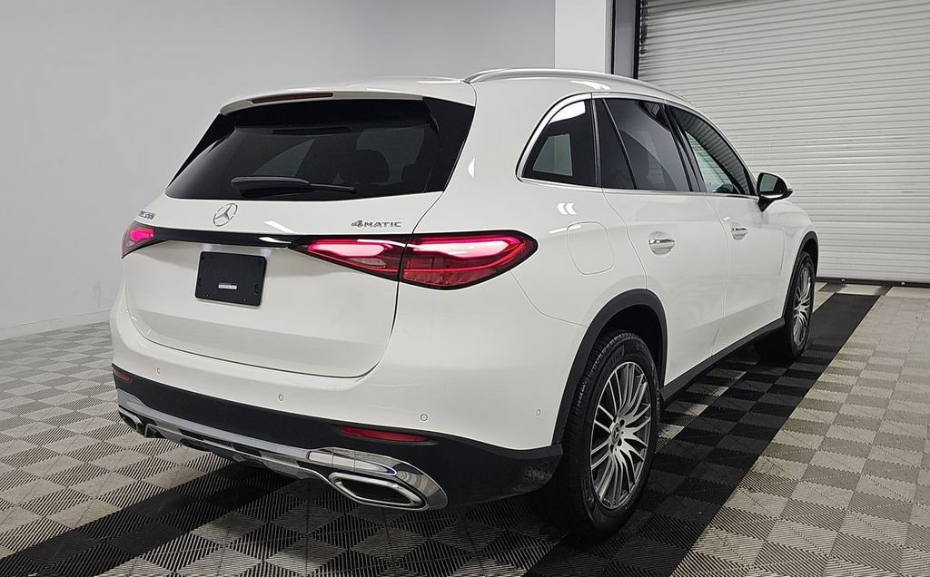 Used 2025 Mercedes-Benz GLC 300 4MATIC image 3