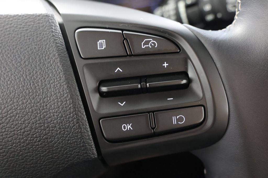 Used 2024 Hyundai Venue SEL FWD image 12