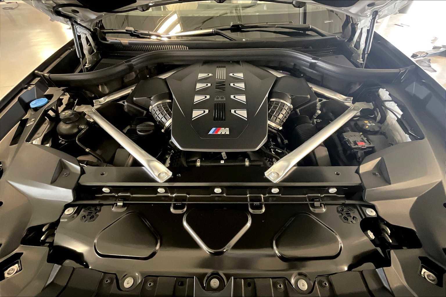 New 2026 BMW X7 M60i image 16