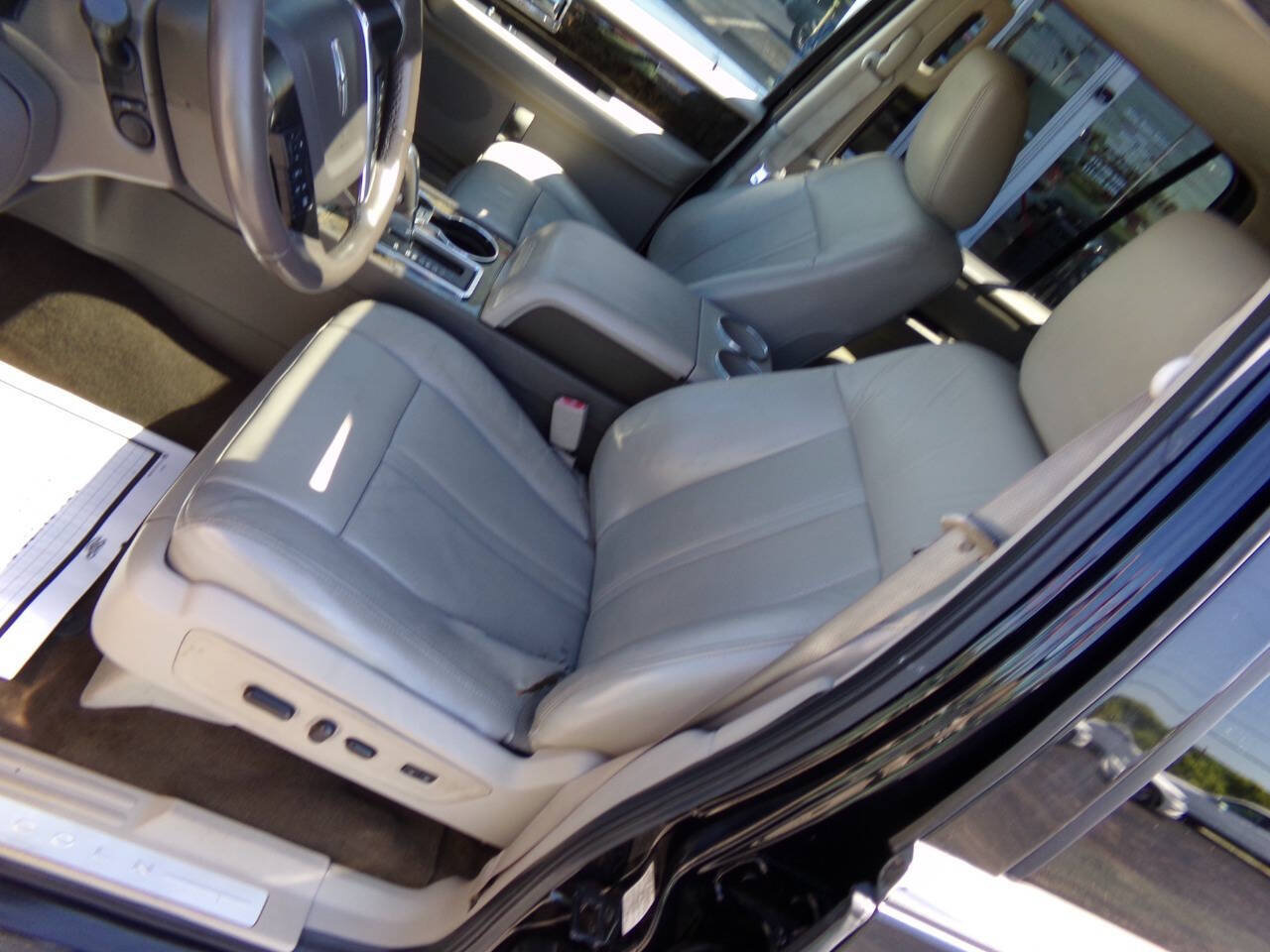 Used 2016 Lincoln Navigator L Select RWD image 11
