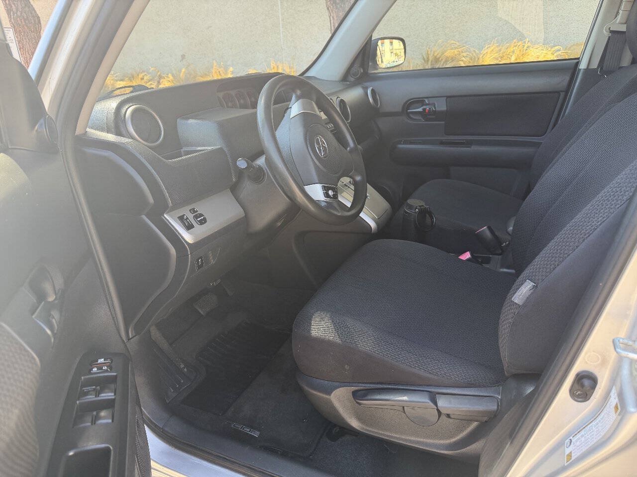 Used 2010 Scion xB FWD image 6