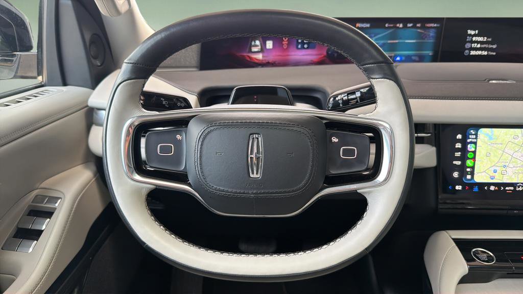 Used 2025 Lincoln Navigator Black Label image 9