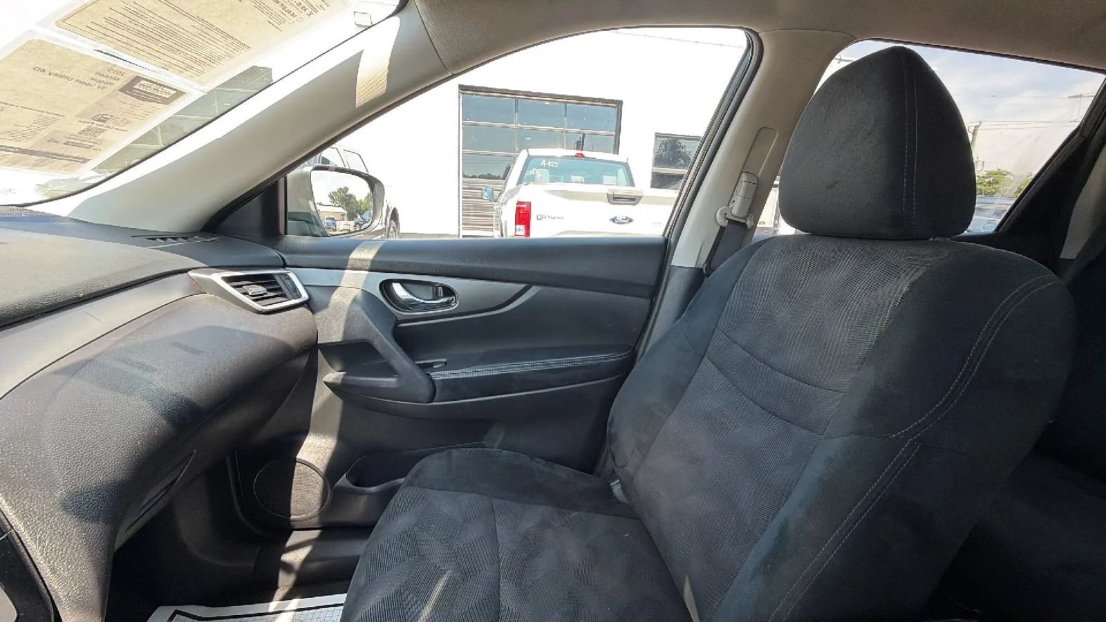 Used 2015 Nissan Rogue SV w/ SV Family Package AWD/4WD image 28