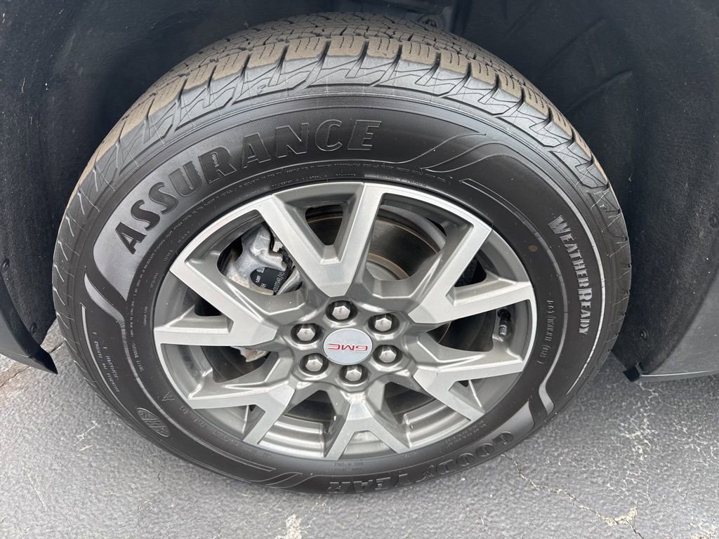 Used 2021 GMC Acadia SLE image 2