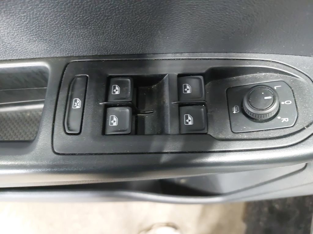 Used 2023 Volkswagen Taos SE w/ Panoramic Sunroof Package image 28