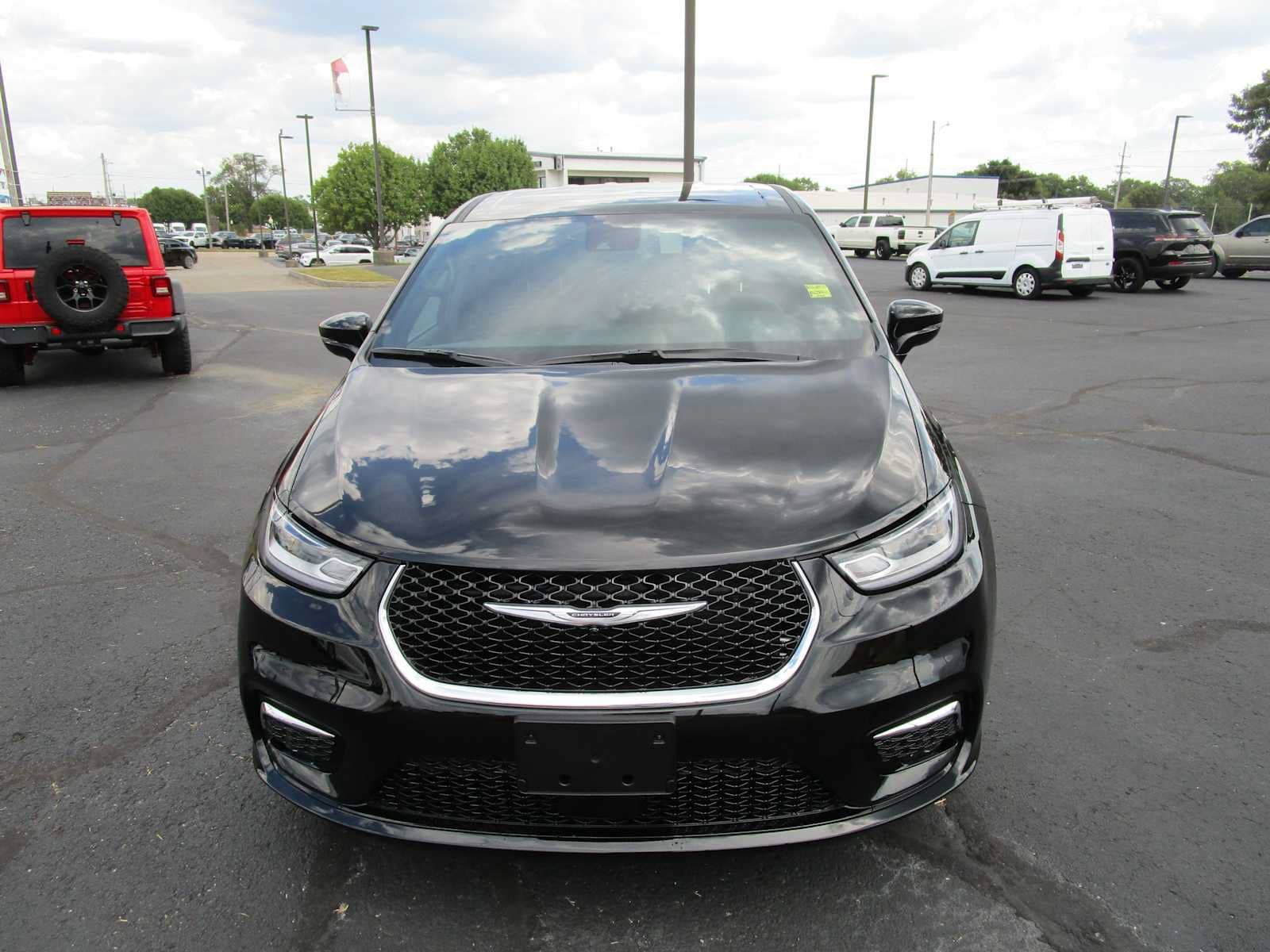 New 2026 Chrysler Pacifica Select FWD image 3