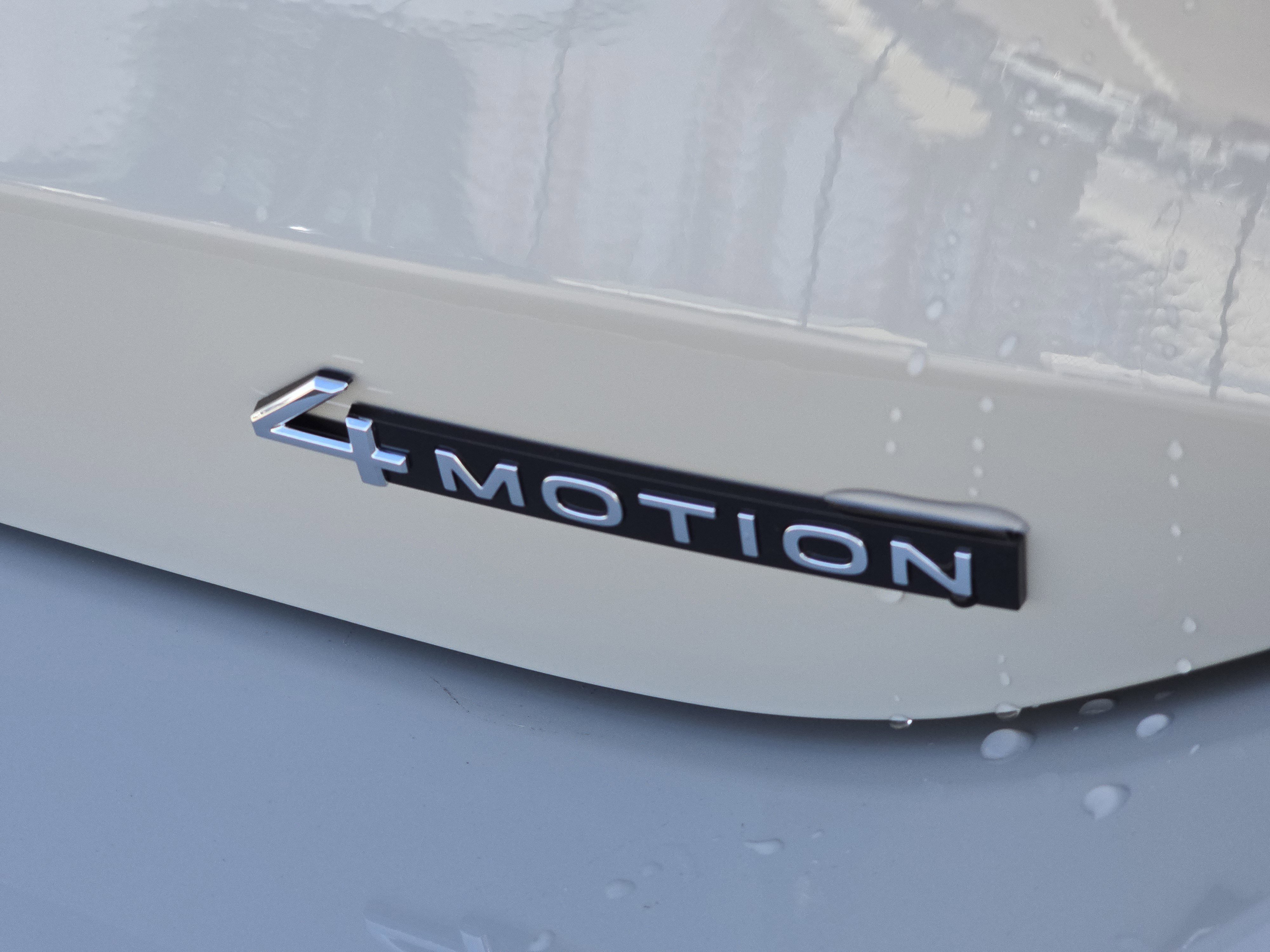 New 2026 Volkswagen Tiguan SE R-Line image 16