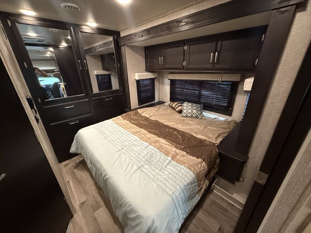 Used 2023 Ford E-450 and Econoline 450 Super Duty w/ Motorhome Prep Package RWD image 63