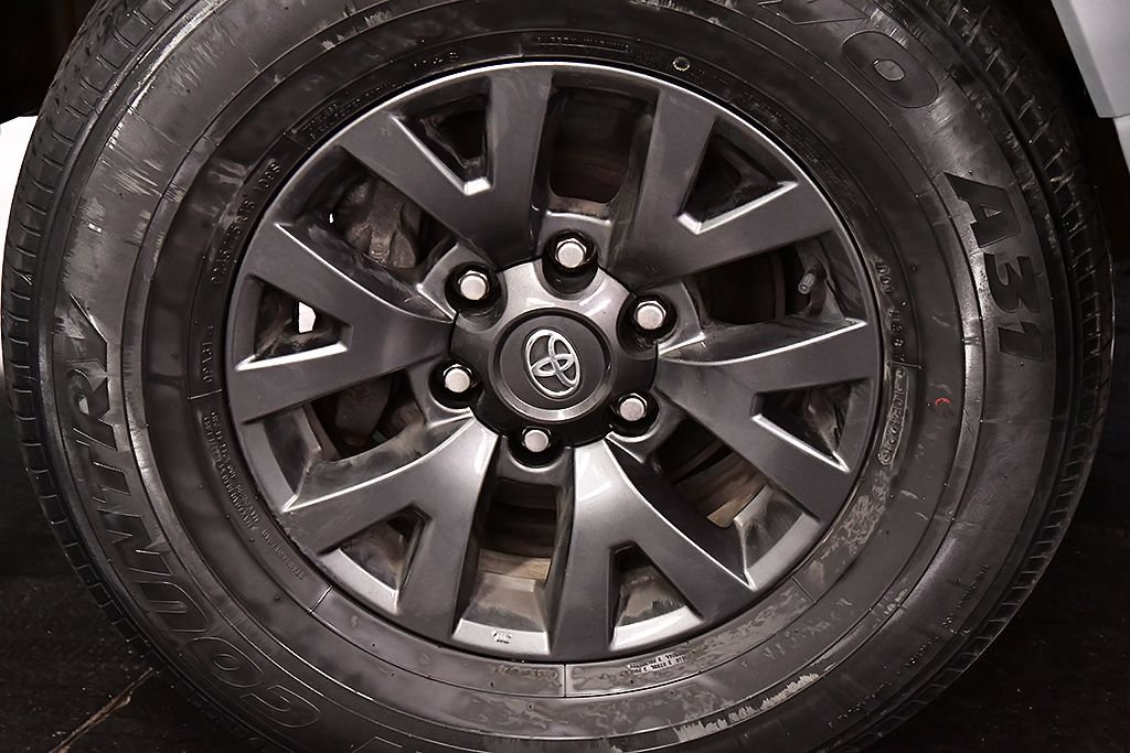 Used 2022 Toyota Tacoma SR5 AWD/4WD image 9