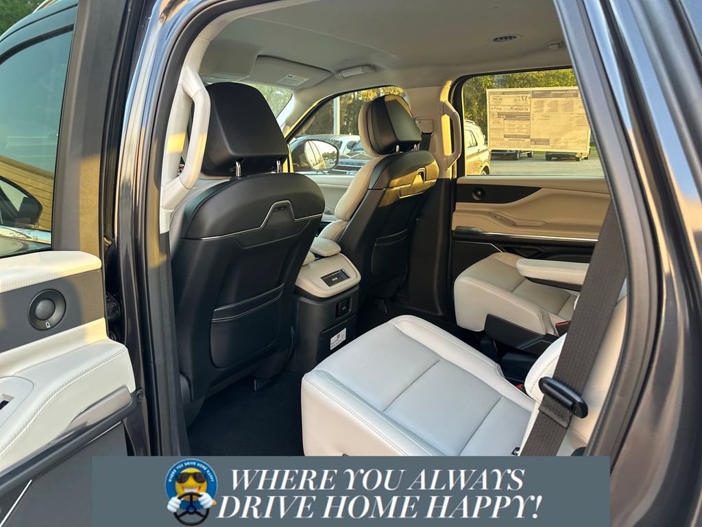 New 2026 Lincoln Navigator Premiere image 23