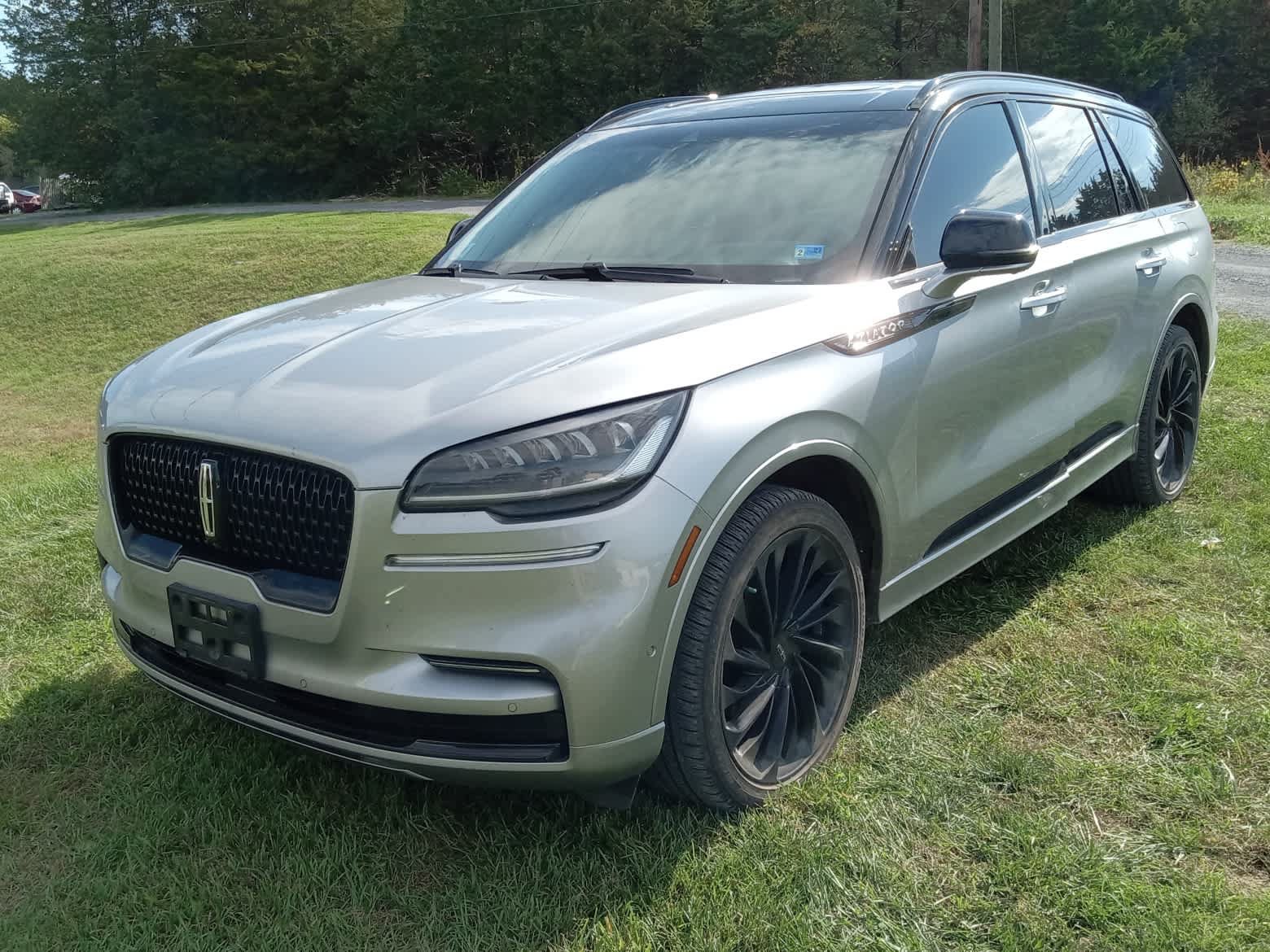 Used 2023 Lincoln Aviator Reserve w/ Jet Package AWD/4WD image 3