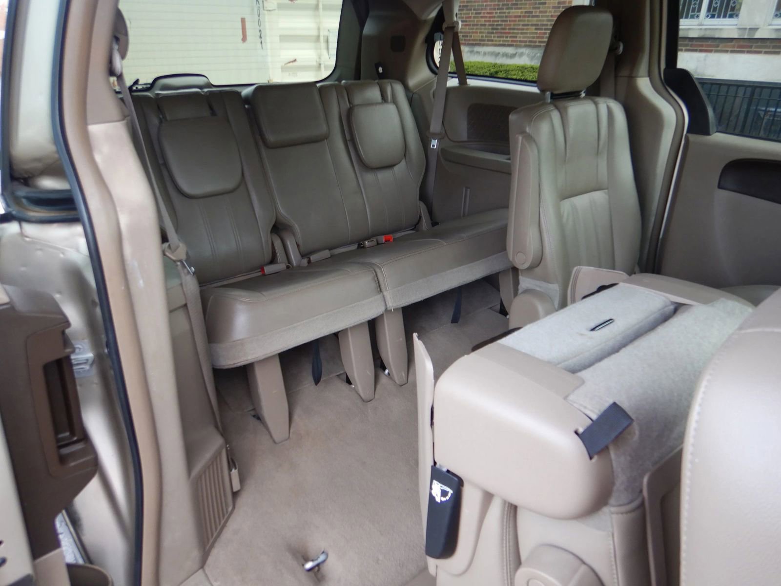 Used 2014 Chrysler Town & Country Touring FWD image 22