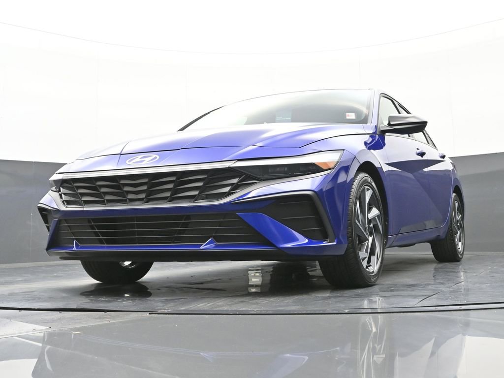 Certified 2025 Hyundai Elantra Sport image 43