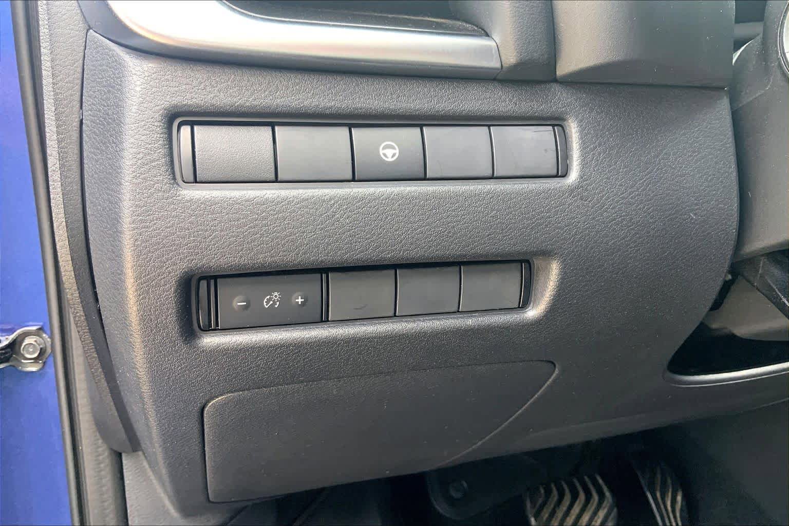Used 2022 Nissan Rogue SV AWD/4WD image 35