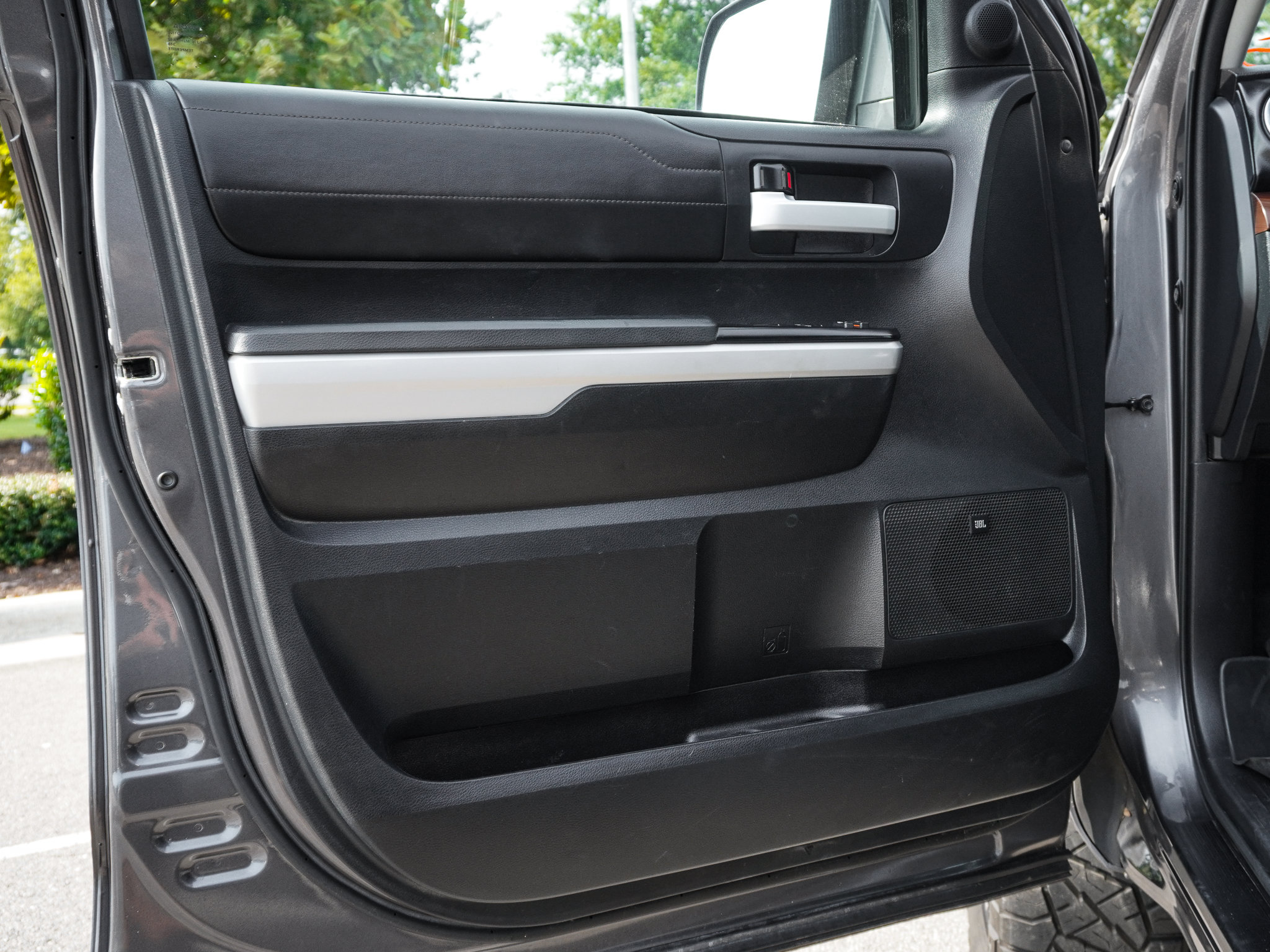 Used 2018 Toyota Tundra Limited w/ Limited Premium Package AWD/4WD image 14