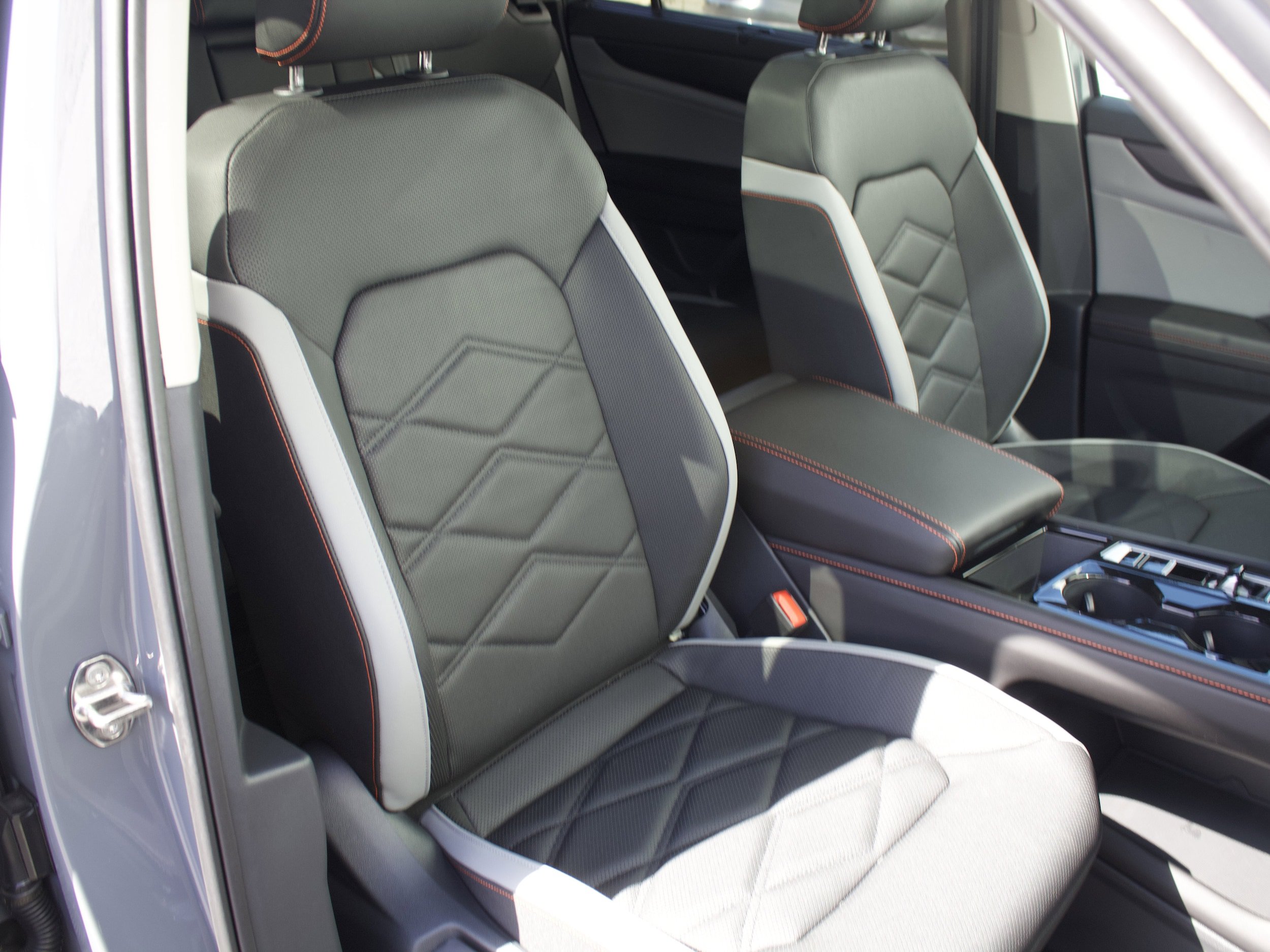 New 2026 Volkswagen Atlas Peak Edition AWD/4WD image 40