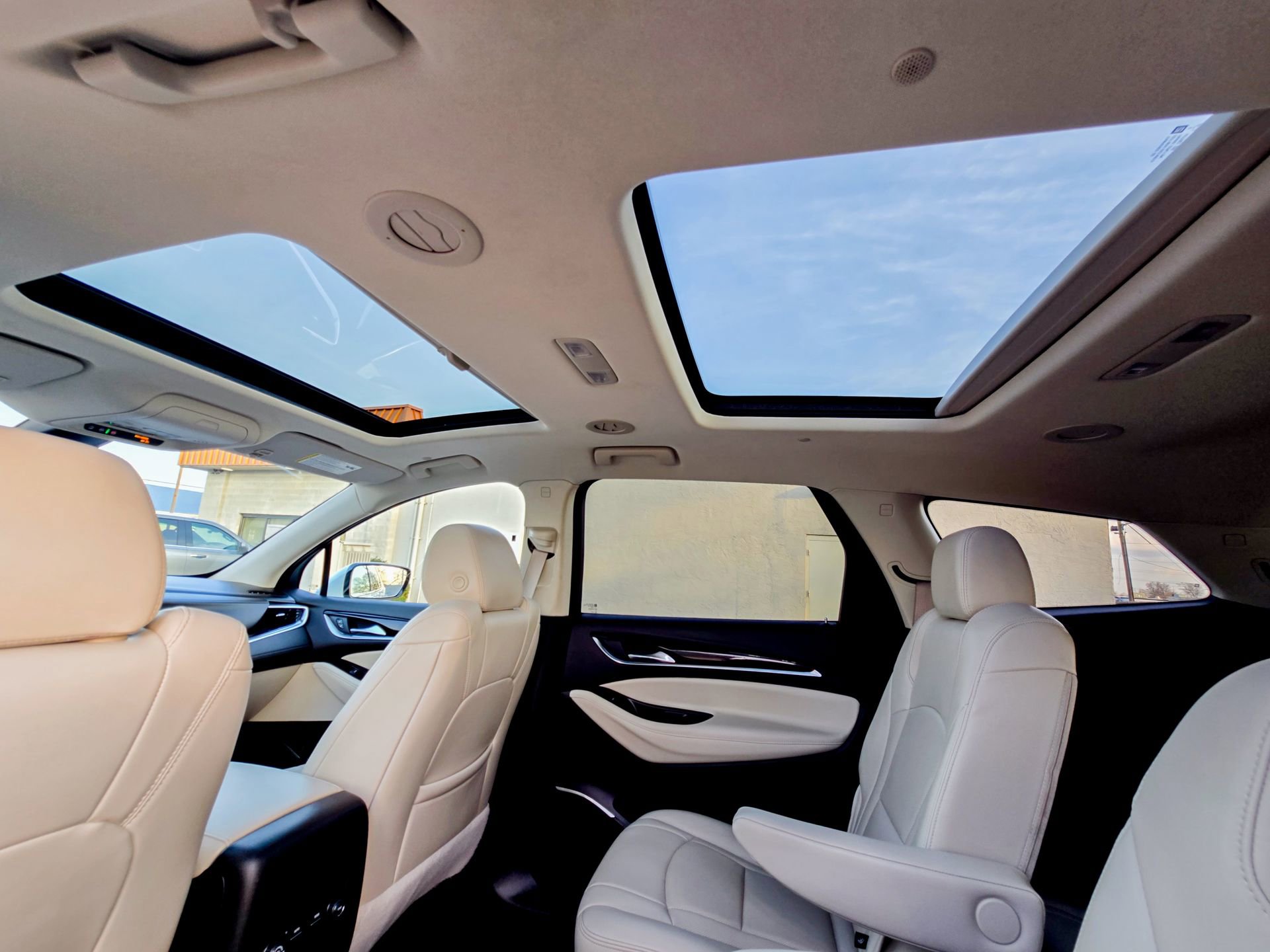 Used 2022 Buick Enclave Essence w/ Experience Buick Package image 9