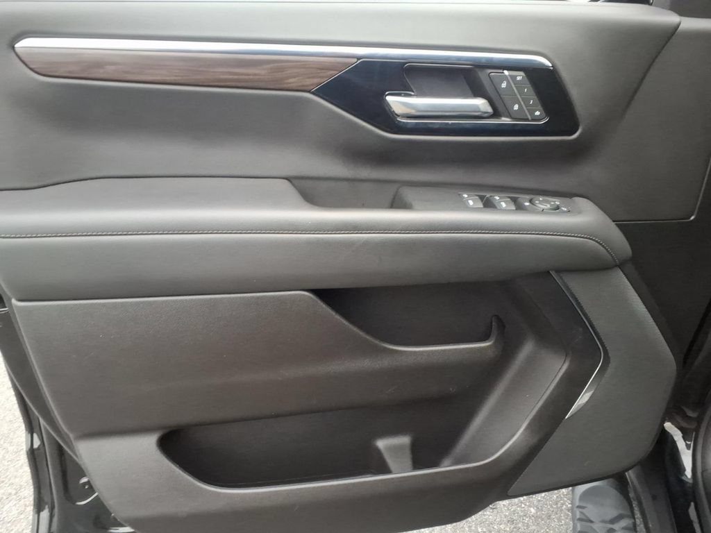 Certified 2025 Chevrolet Tahoe Z71 AWD/4WD image 12