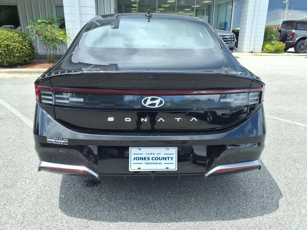 Used 2025 Hyundai Sonata SEL FWD image 3
