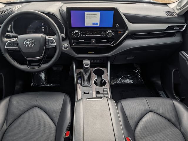 Used 2024 Toyota Highlander Limited image 11
