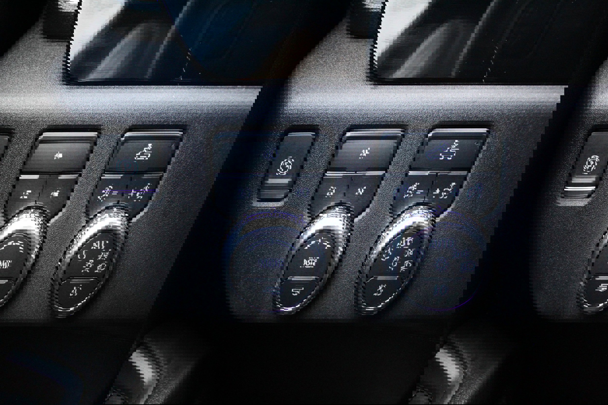 Used 2025 GMC Sierra 3500 SLE w/ SLE Value Package image 29