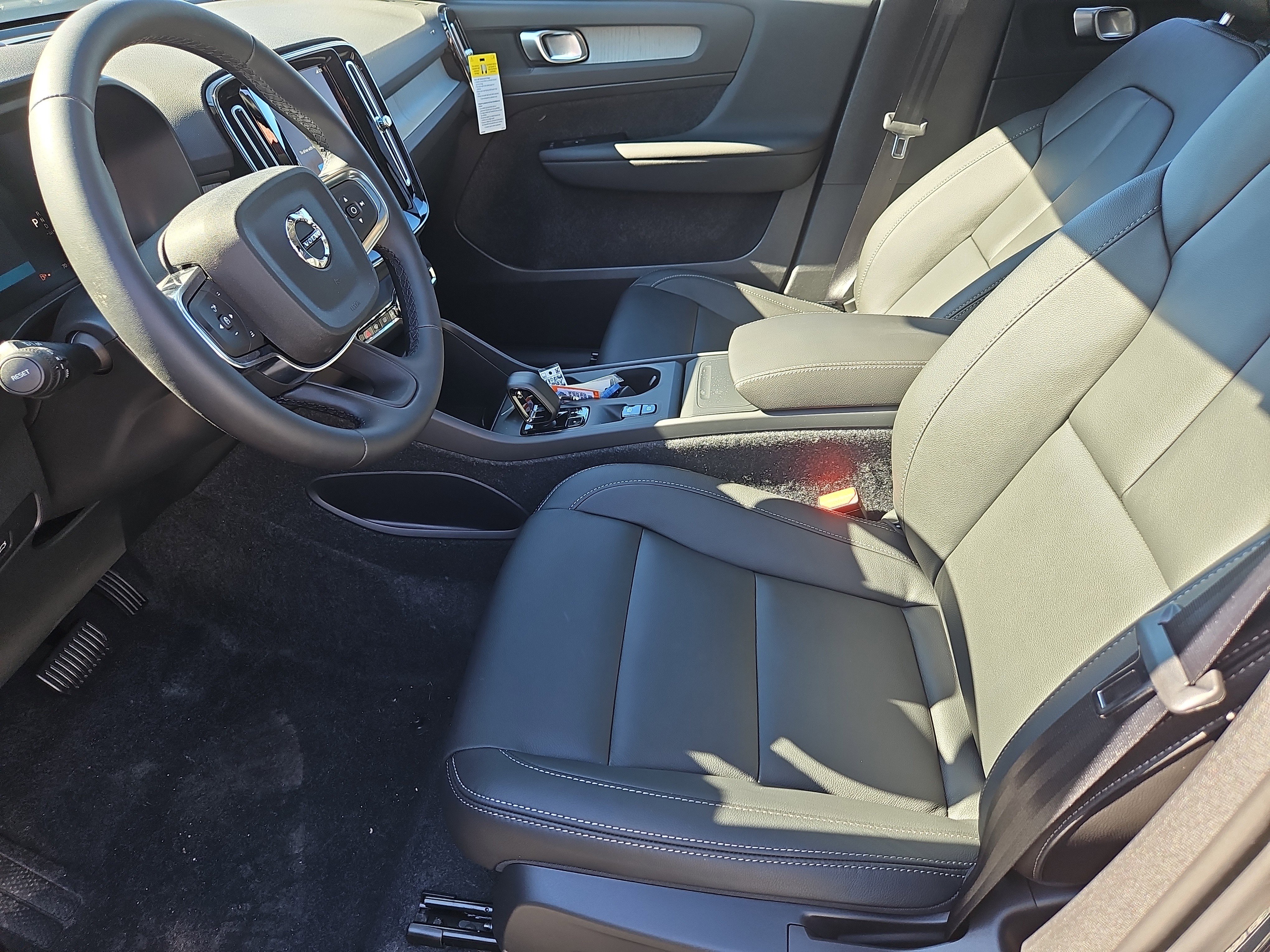 New 2026 Volvo XC40 B5 Core w/ Protection Package Premier image 19