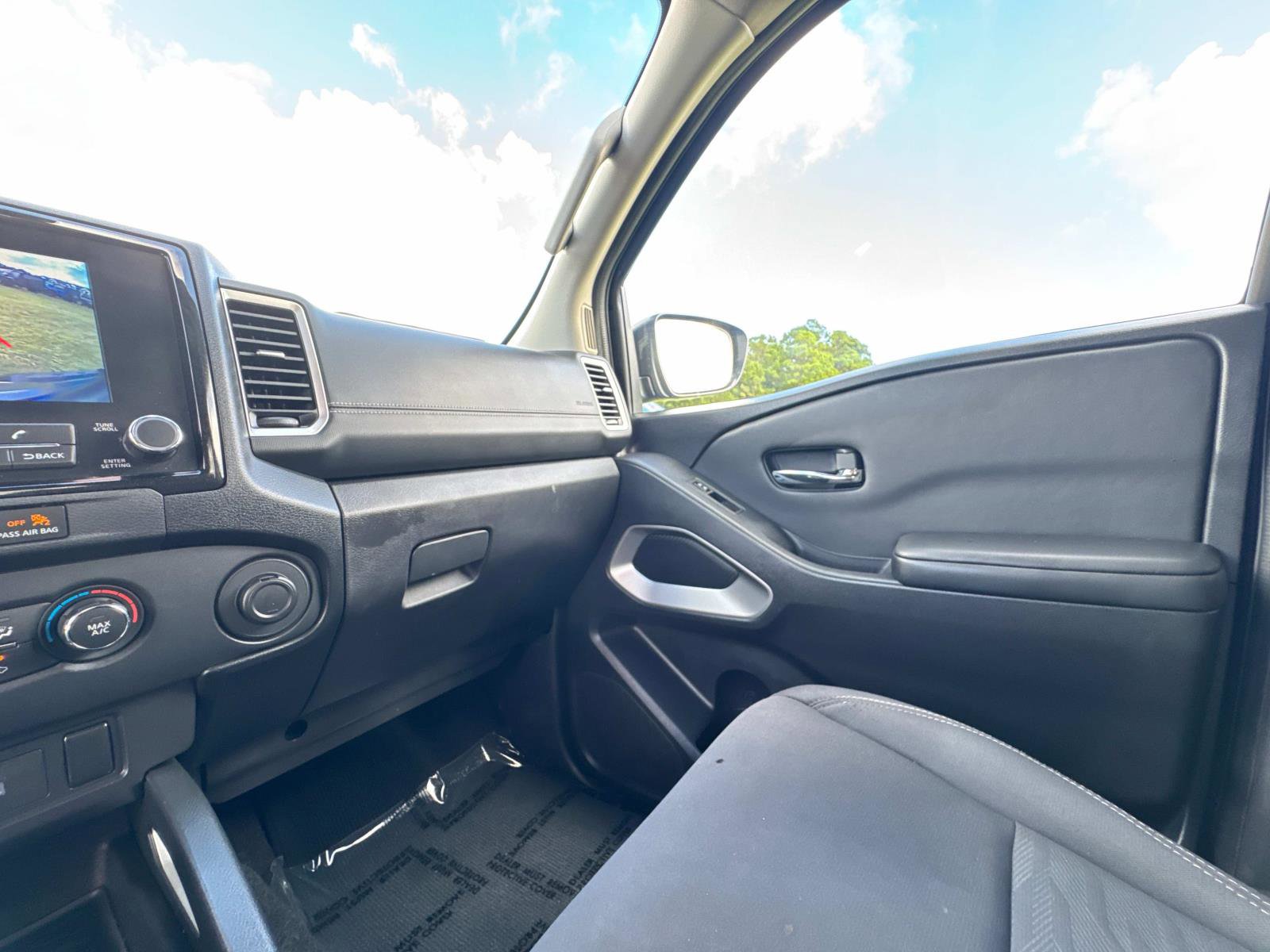 Used 2024 Nissan Frontier SV w/ Technology Package image 26