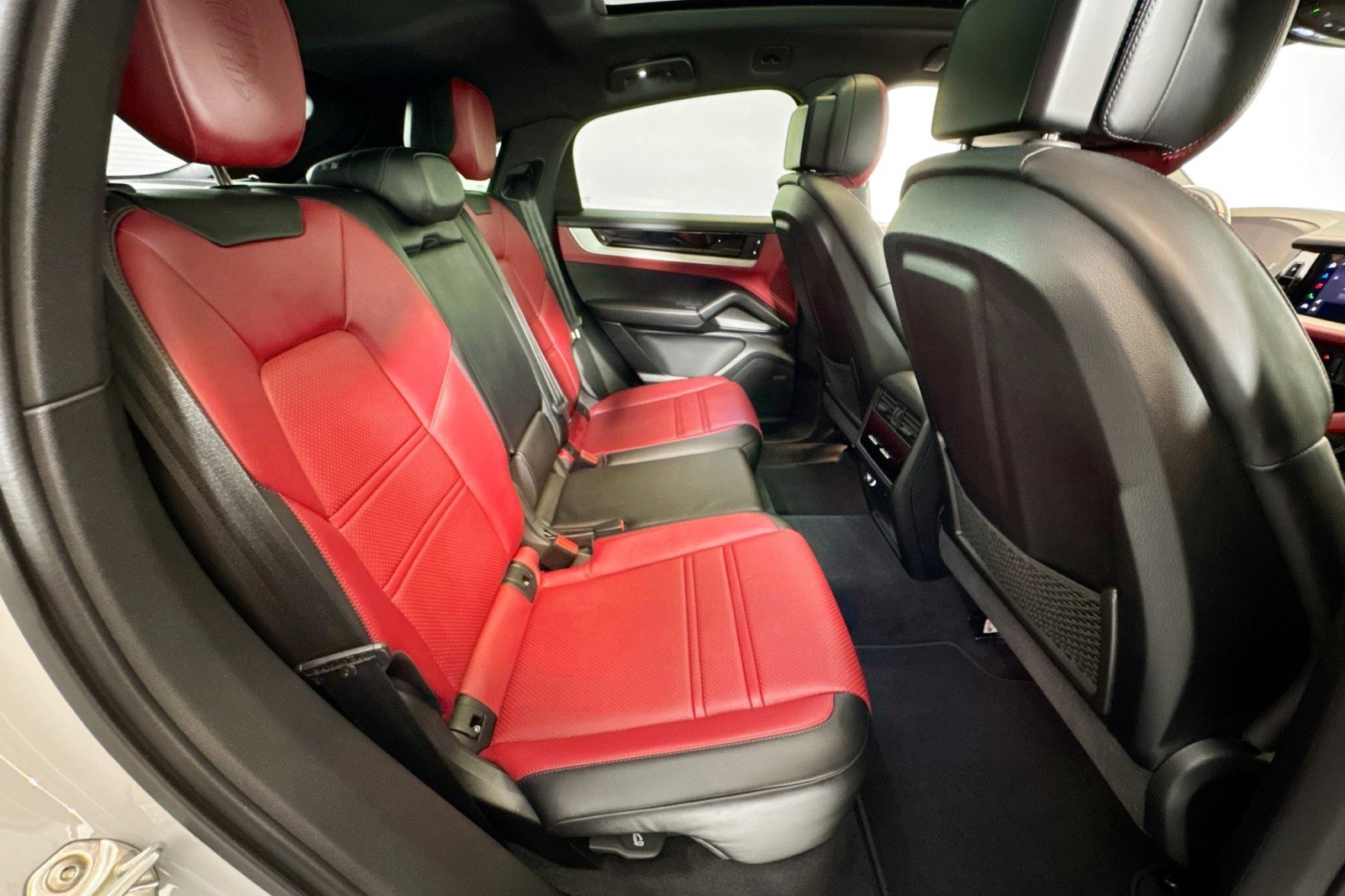 Used 2024 Porsche Cayenne S image 26