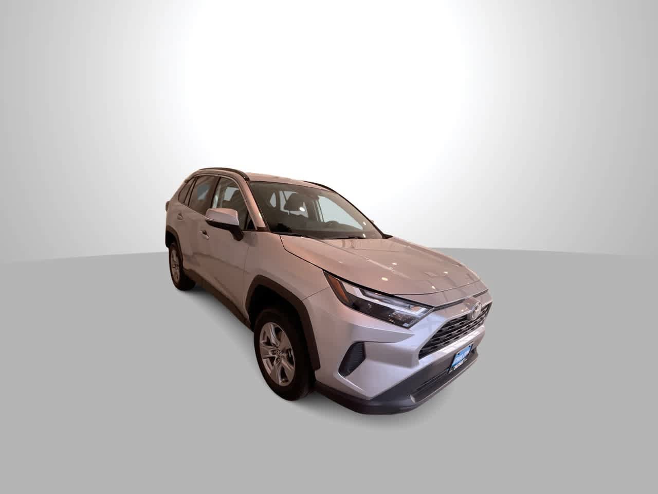 Used 2025 Toyota RAV4 XLE AWD/4WD image 2