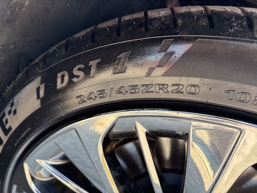 Used 2018 Lexus LS 500h w/ Luxury Package RWD image 34