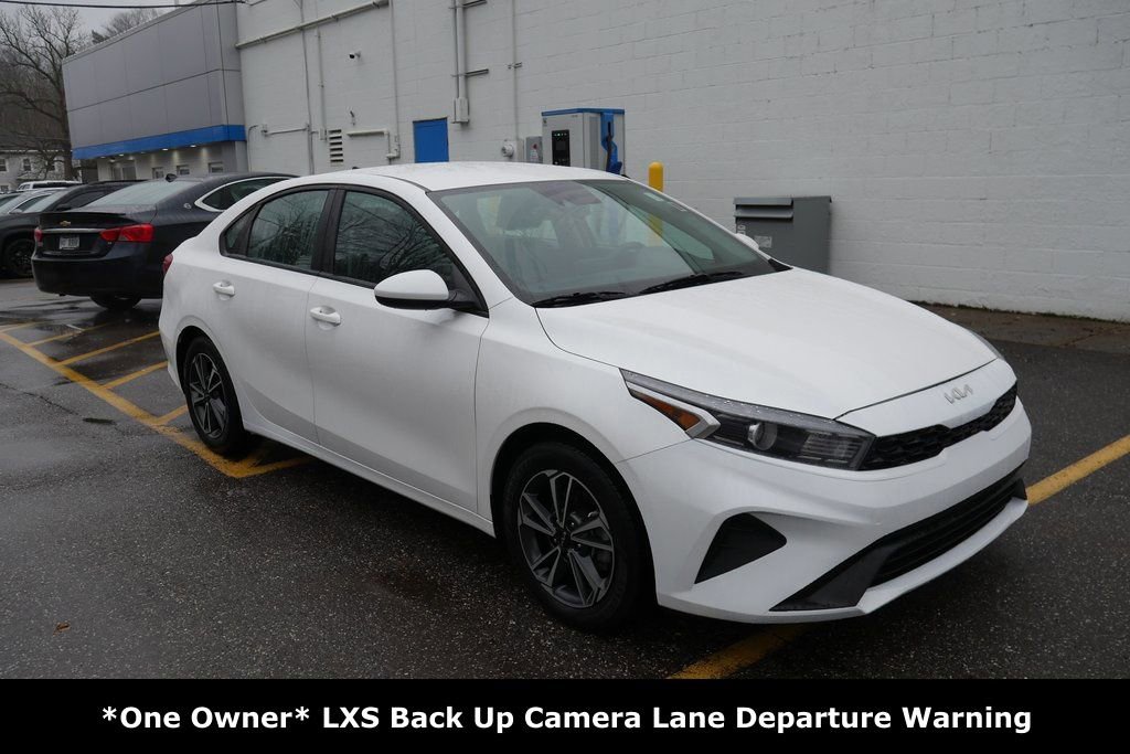 Used 2023 Kia Forte LXS image 2