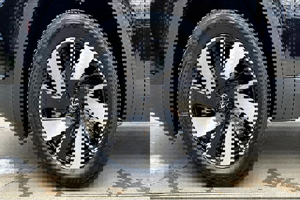 New 2025 Volkswagen Atlas Cross Sport SE image 8