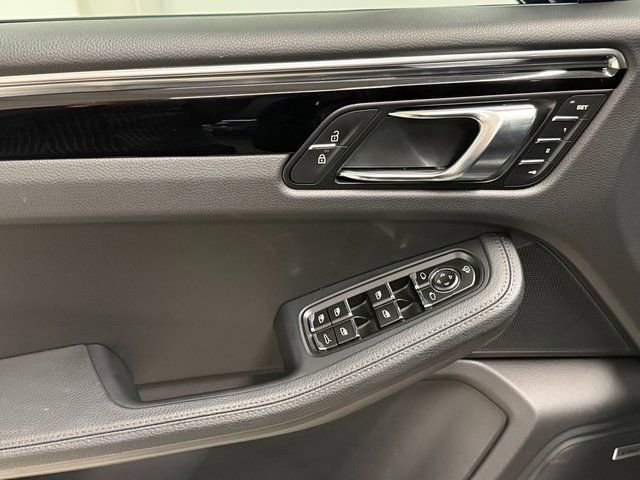 Certified 2026 Porsche Macan AWD/4WD image 35