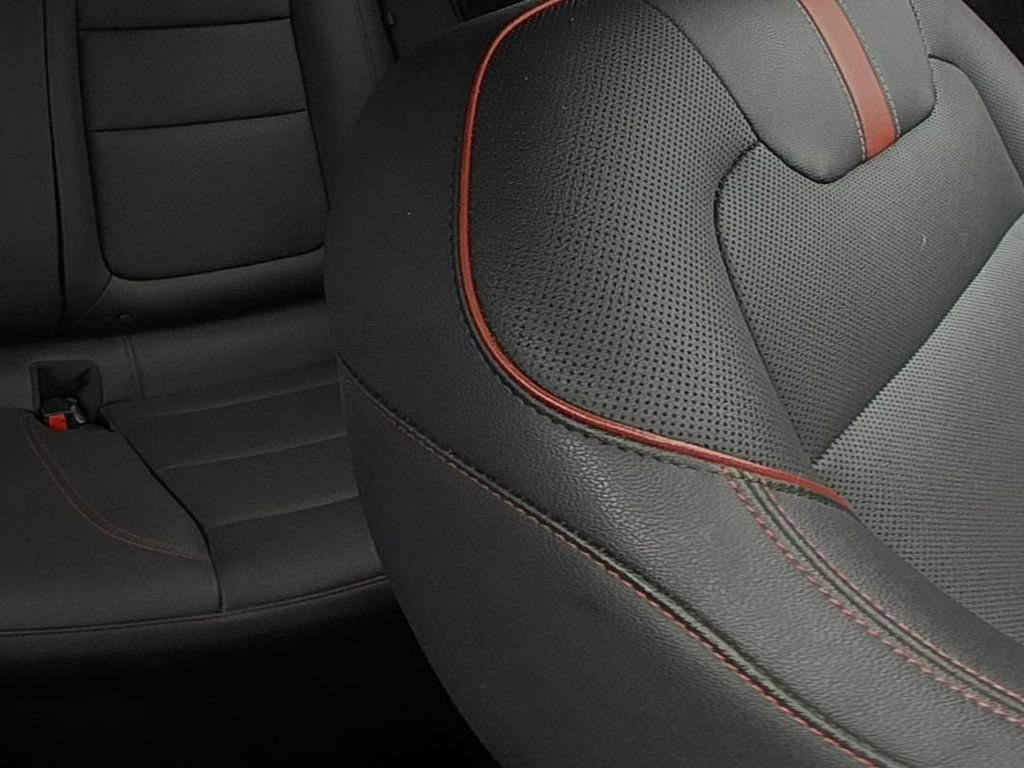 Used 2024 Chevrolet Trax RS w/ Sunroof Package FWD image 14