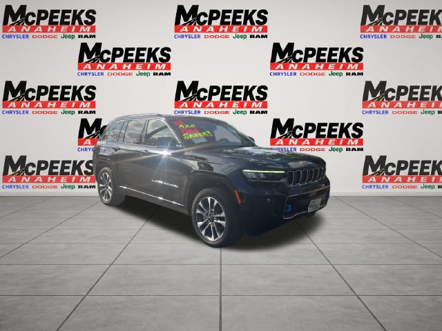 Used 2023 Jeep Grand Cherokee Overland w/ Luxury Tech Group IV AWD/4WD image 7