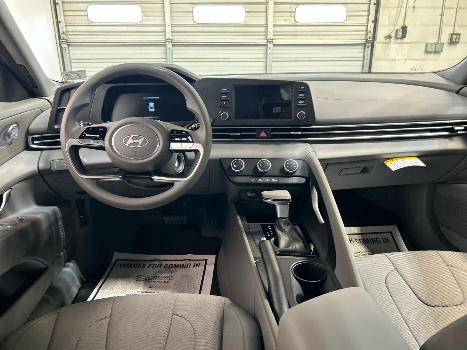 New 2026 Hyundai Elantra SE FWD image 4
