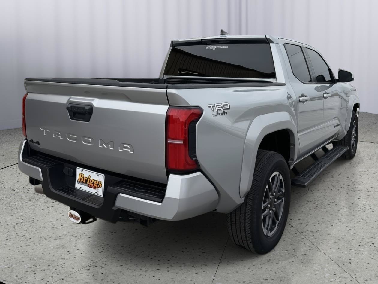 Used 2025 Toyota Tacoma TRD Sport AWD/4WD image 5