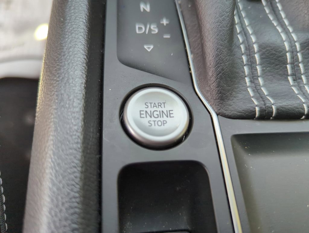 Used 2022 Volkswagen Atlas Cross Sport SE FWD image 39