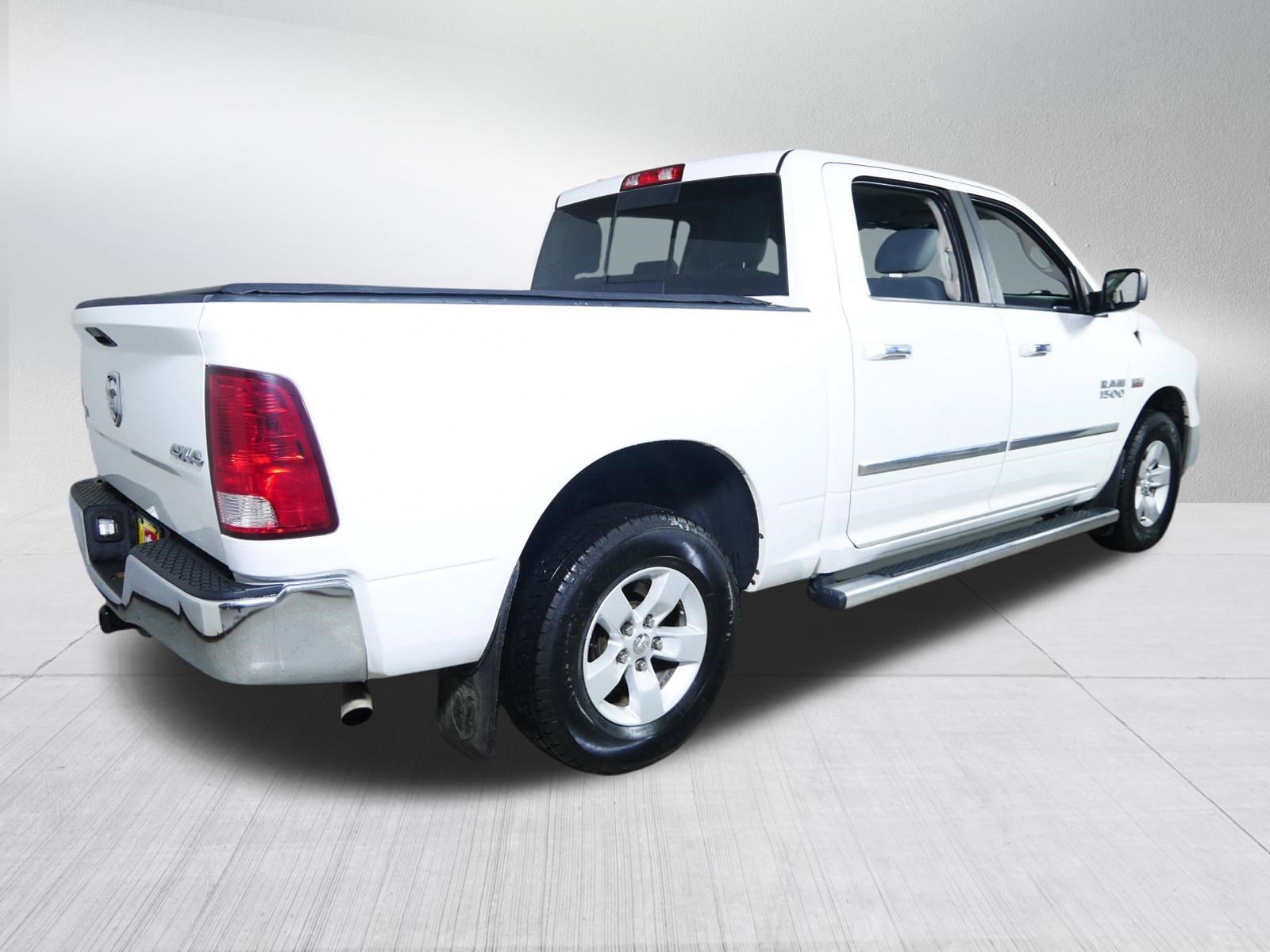 Used 2017 RAM 1500 Classic SLT w/ Luxury Group AWD/4WD image 7