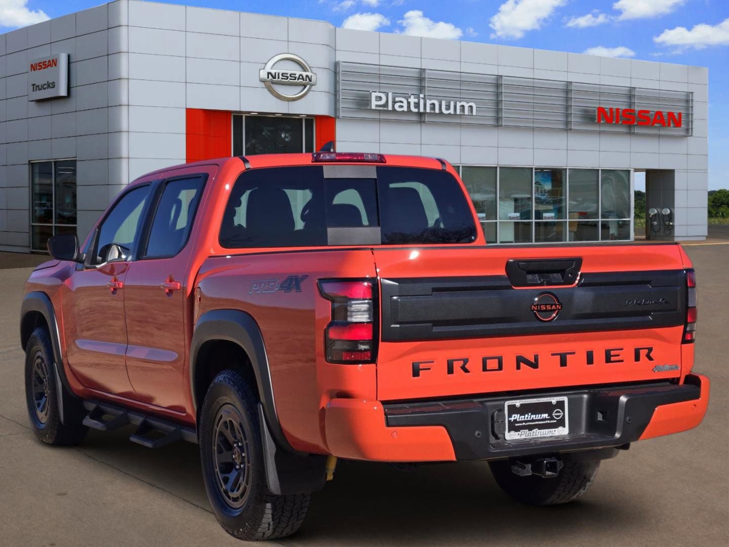 Used 2025 Nissan Frontier PRO-4X image 4