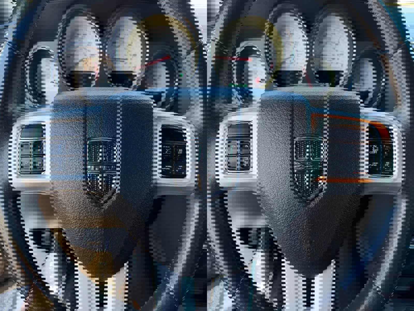 Used 2011 Dodge Challenger image 28