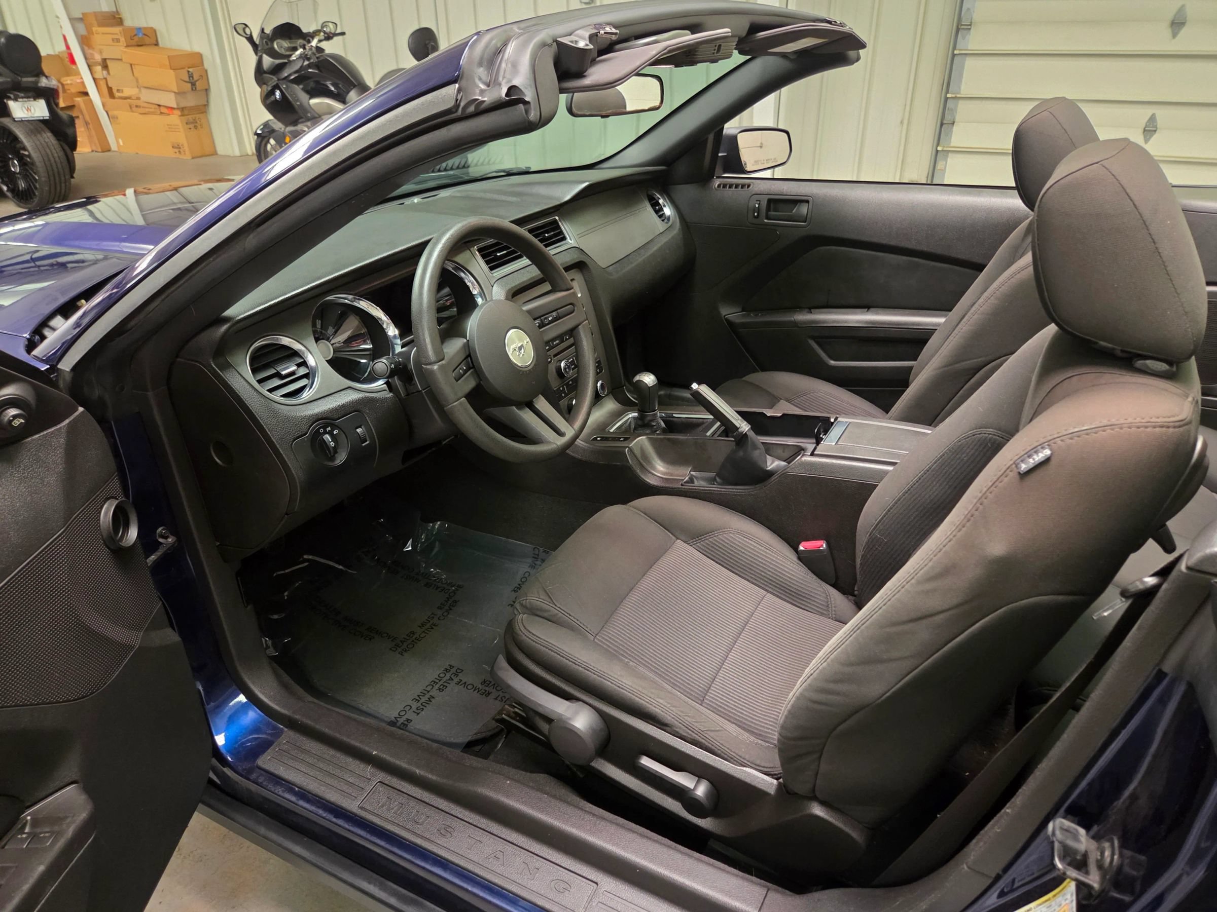 Used 2010 Ford Mustang Convertible RWD image 15