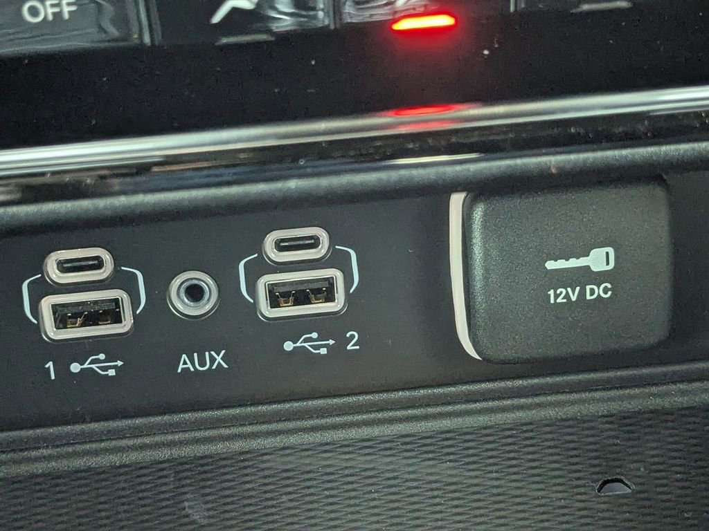 New 2025 Jeep Grand Cherokee Limited w/ Luxury Tech Group II image 25