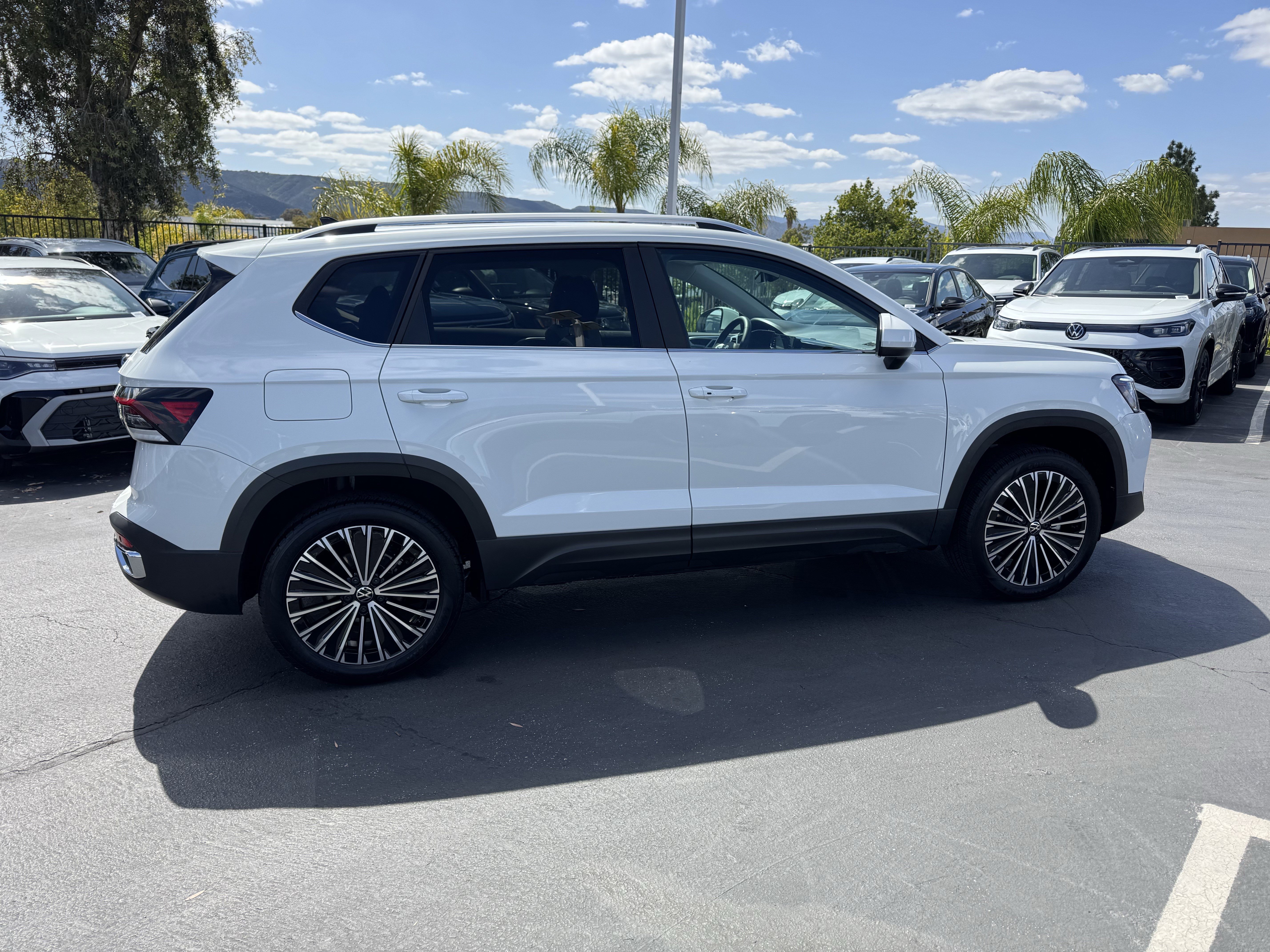 Used 2025 Volkswagen Taos SE FWD image 11
