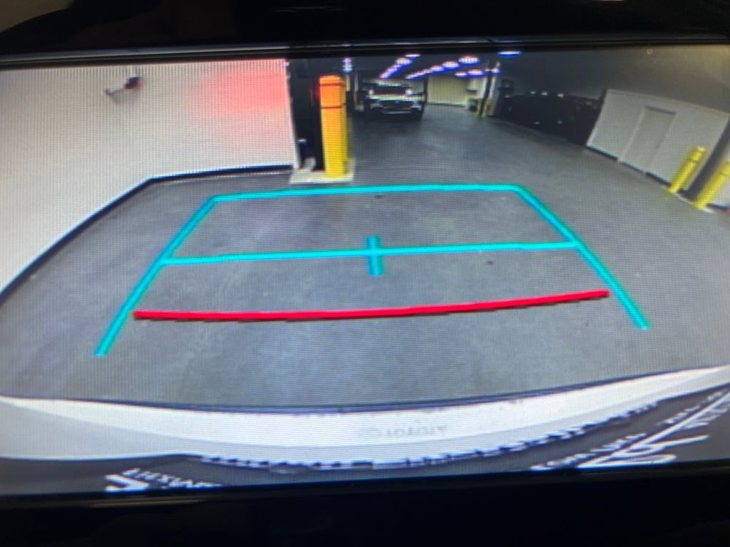 Used 2018 Toyota Highlander LE image 23