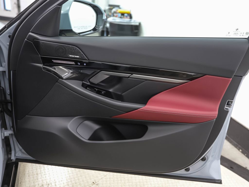 New 2026 BMW 530i xDrive w/ M Sport Package image 30