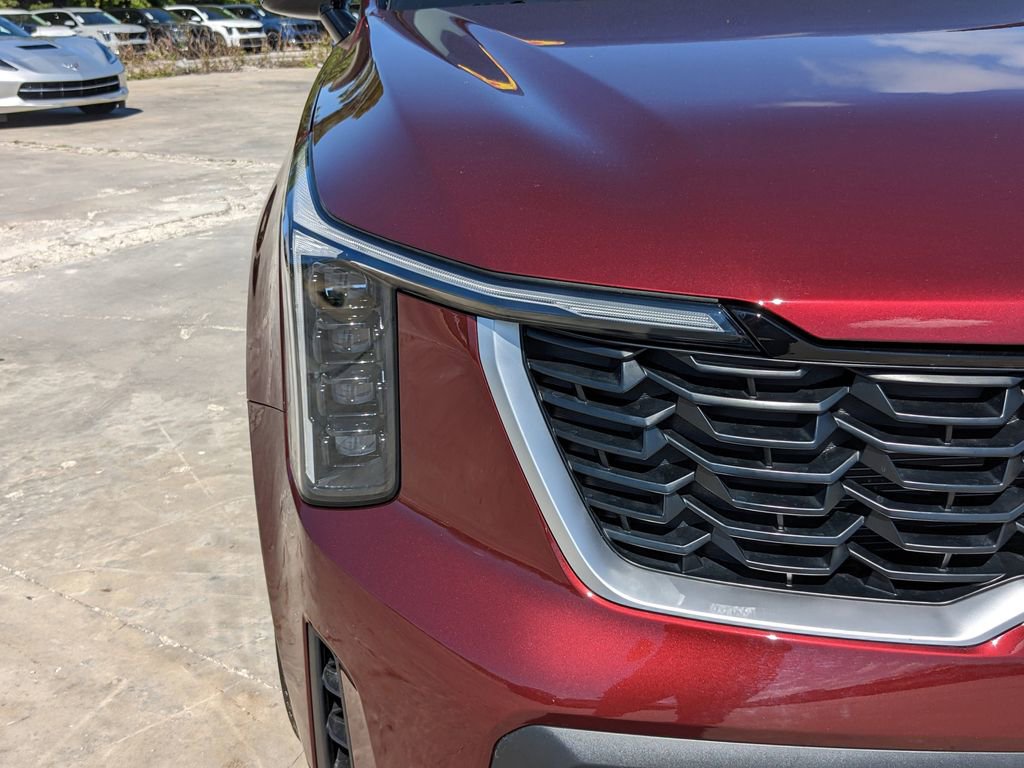 Certified 2025 Kia Sorento LX FWD image 11