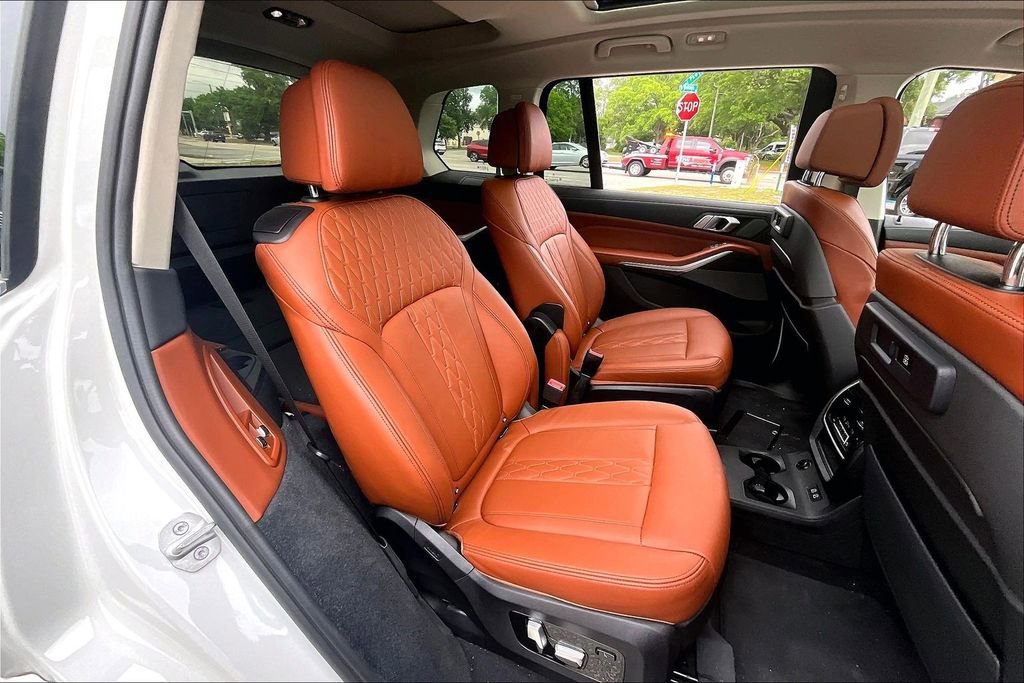 Used 2021 BMW X7 xDrive40i w/ Premium Package AWD/4WD image 21