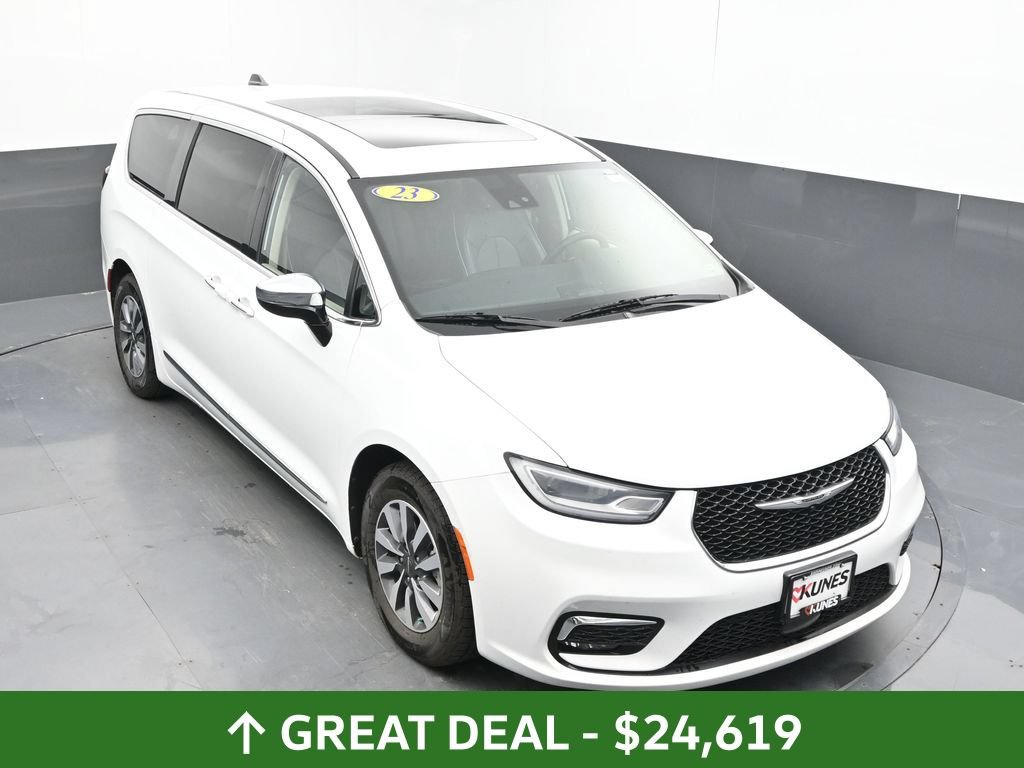 Used 2023 Chrysler Pacifica Limited FWD image 41